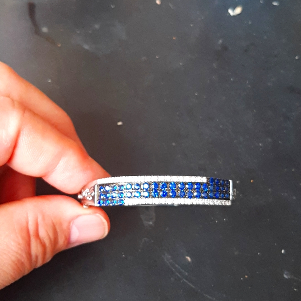 Vintage Genevive GV hinged bracelet